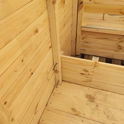 Процесс сборки деревянного туалета